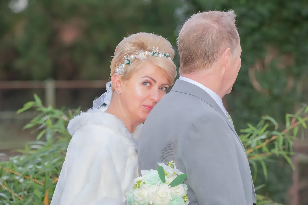 “Once in a while, right in the middle of an ordinary life, love gives us a fairy tale.” #oxfordweddingphotographer #weddingphotographer #localweddingphotographer #professionalphotographer #brideandgro